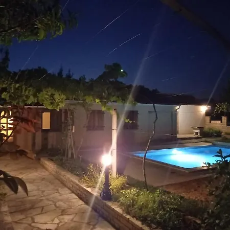 Family House Heated Pool *